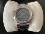 PATEK Philippe - Année 1983 : Montre-bracelet Nautilus, référence 3880/1,acier,...
