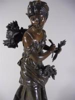 MOREAU Hippolyte (1832-1927)  : Faneuse, bronze patiné signé sur...