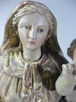 Vierge à l'enfant bénissant , sculpture en bois polychrome sur...
