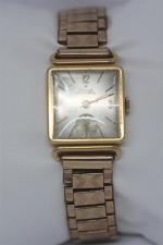 ROLEX. montre bracelet d'homme années 30/40 boitier carré en or...