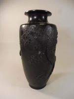 JAPON Vers 1900 : Vase à col rétréci en métal...