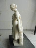 PUGI (XIX-XXème s.) : Jeune florentine, sculpture en marbre signée...