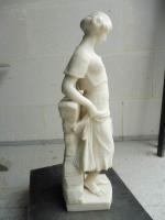 PUGI (XIX-XXème s.) : Jeune florentine, sculpture en marbre signée...