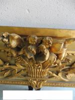 Miroir trumeau en bois et stuc dorés à décor de...