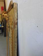 Miroir trumeau en bois et stuc dorés à décor de...