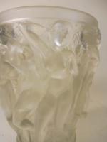 LALIQUE France : Vase "Bacchantes" en cristal incolore. H. 24.5...