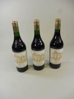 3 bouteilles Chateau Haut-Brion 1992 (niveau  2  à...
