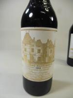 3 bouteilles Chateau Haut-Brion 1992 (niveau  2 cm, légères...