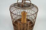 Cage à oiseaux en bois exotique. Asie XXème s. H...