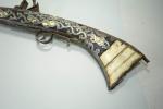 Fusil de fantasia en bois à incrustations d'os et métal...