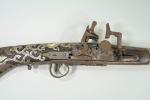 Fusil de fantasia en bois à incrustations d'os et métal...