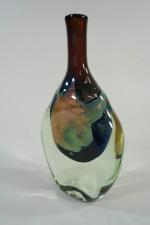 NOVARO : Vase soliflore en verre à décor intercalaire cuivré...