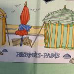 HERMES Paris : Carré en coton imprimé, titré "Charmes des...