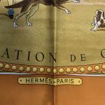 HERMES Paris : Carré en twill de soie imprimé "La...
