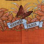 HERMES Paris : Gavroche en coton imprimé, titré "Jungle love"...