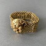 Large bracelet en or jaune 18K à mailles losangiques et...