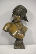 Emmanuel VILLANIS: (1858-1914) "Fille de bohème" Buste en bronze à...