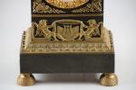 Auguste SIMON à Paris: Pendule en bronze doré et métal,...