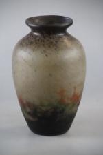 MULLER FRERES à LUNEVILLE: Vase en verre marmoréen. H: 20...
