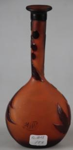Emile GALLE (1846-1904): Vase soliflore à panse arrondie et fond...