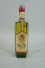 1 bouteille de Suze Liqueur à la gentiane , Distillerie...