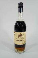 Bouteille de Cognac Napoléon mis en bouteille par Brugerolle (niveau...