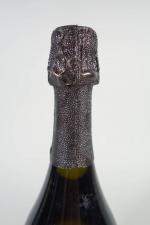 Bouteille de Champagne Dom Perignon cuvée Vintage 2003 dans son...