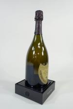 Bouteille de Champagne Dom Perignon cuvée Vintage 2003 dans son...