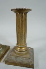 Paire de flambeaux en bronze à décor de colonne néoclassique...