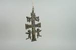 Petit crucifix d'applique en bronze, chaque face portant un décor...