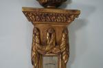 Pendule Baromètre en bois doré  sculpté d'un décor de...