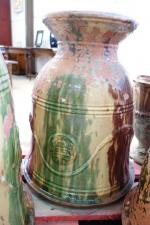BOISSET - ANDUZE : Vase Médicis en terre cuite émaillée...