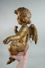 Paire d'angelots  en bois doré sculpté, initialement montés H...