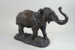 MASIER (XXème s.) : Eléphant marchant en bronze patiné marron...