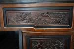 Grand meuble cabinet en bois sculpté à décor de personnages...