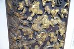 CHINE - Vers 1900 : Panneau en bois doré et...