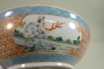 CHINE - XXe siècle : Boîte lenticulaire en porcelaine à...