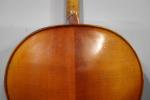Violocelle: copie de Stradivarius. LT: 118 cm L caisse: 69...
