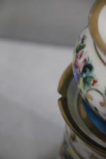 Veilleuse tisanière en porcelaine (Accident). hauteur 22 cm