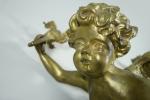 Lustre en bronze doré à décor d'angelot tenant une torchère,...