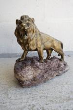 DE FIESOLE Nino (XIX-XXème s.) : Lion rugissant sur un...