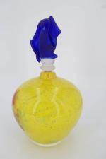 Patrick LEPAGE (1949-2015) : Flacon ovoïde en verre jaune à...
