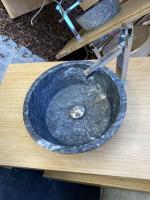 2 Vasques diam 42cm en pierre grise, avec mitigeur KUBRIX...