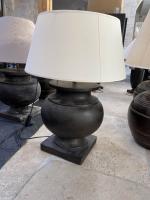 2 Lampes forme balustre ronde en bois laqué marron, diam:...