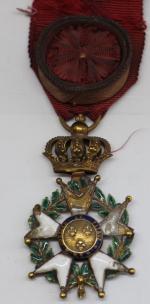 Légion d'honneur, étoile d'officier du modèle Restauration en métal doré...