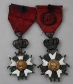 Lot de deux Légions d'Honneur, du Second Empire (1852-1870). (Accidents,...
