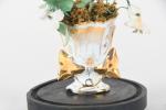 VASE (petit) de bouquet de mariée sous globe en verre....