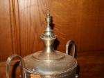 FONTAINE à thé en métal anglais en forme d'urne couverte...