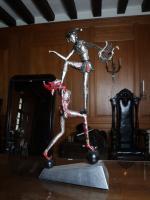 ECOLE MODERNE. "Les deux acrobates" sculpture en résine polychrome moderne.