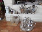 LOT de métal anglais et divers comprenant :
1 Service à thé...